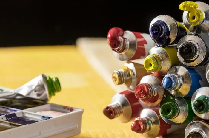 What colors make grey?